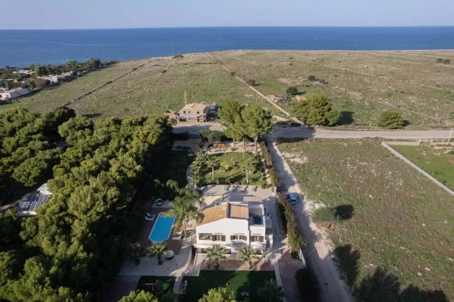 Amazing Villa Minutes Away From Fine Sandy Beach photo 5