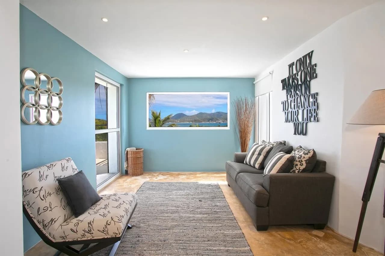Elegant Oceanfront Villa with Secluded Beach Acces photo 2