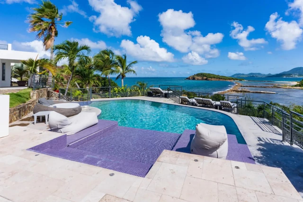 Elegant Oceanfront Villa with Secluded Beach Acces photo 5