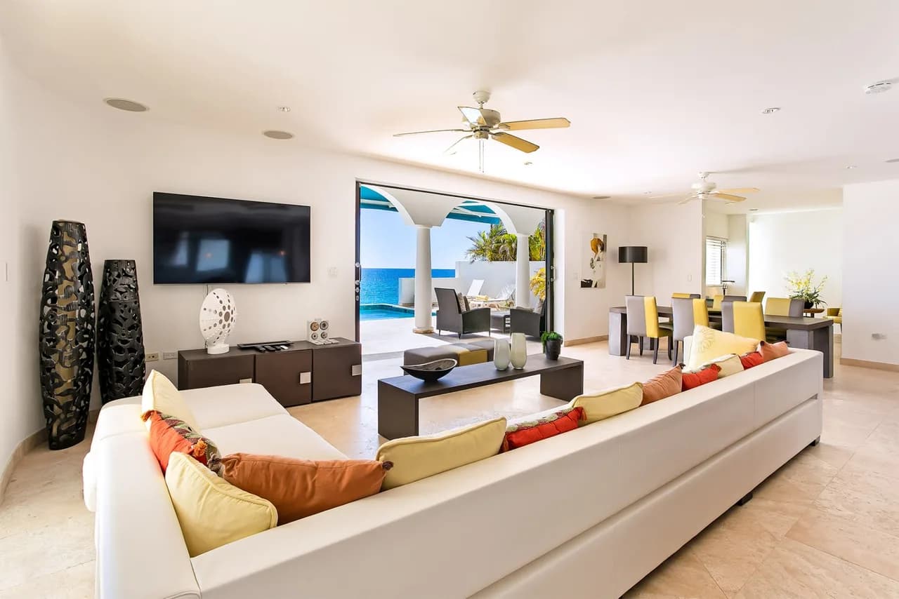 Ultra Luxe 4 Bedroom Villa with Majestic Sea Views photo 2