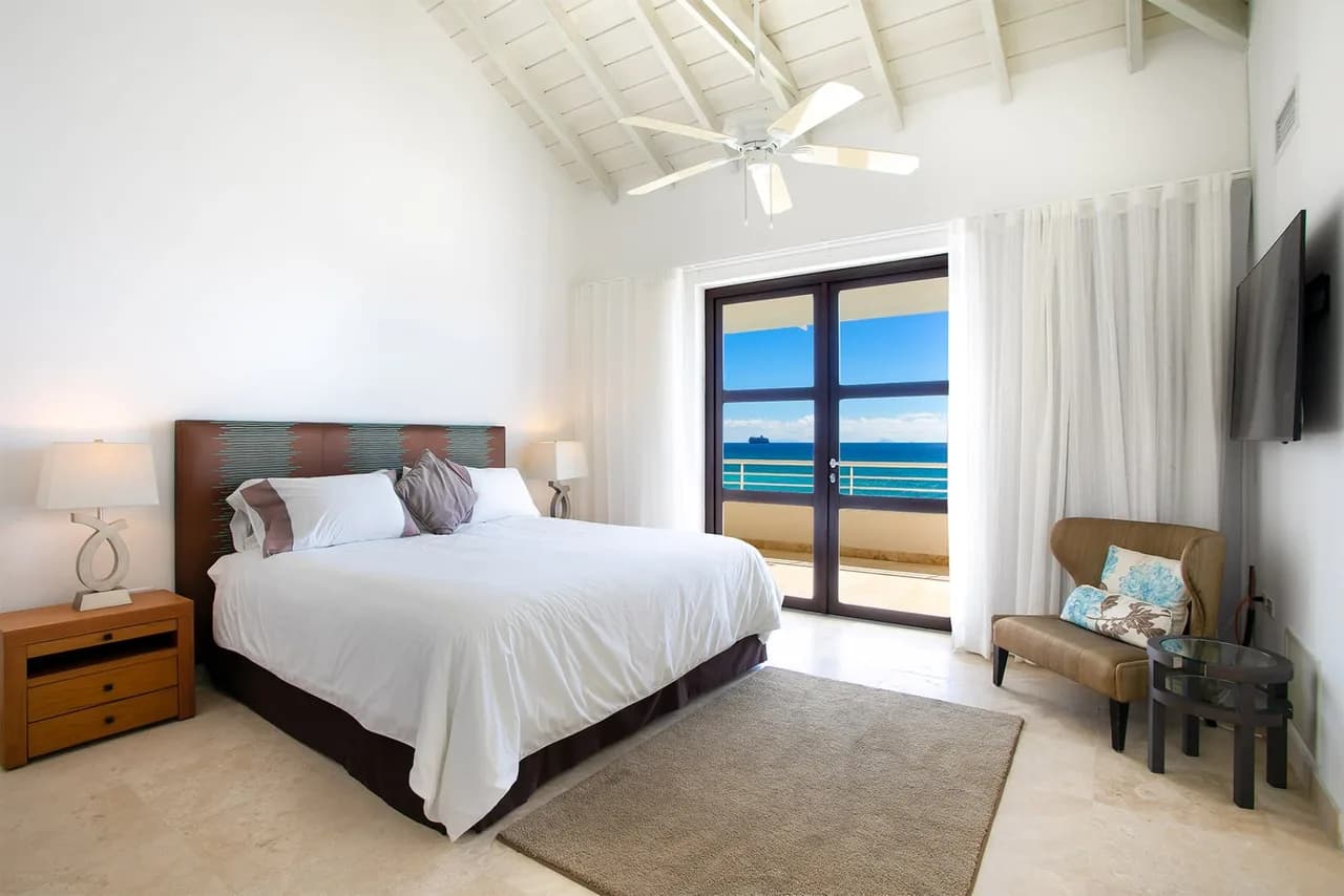 Ultra Luxe 4 Bedroom Villa with Majestic Sea Views photo 3