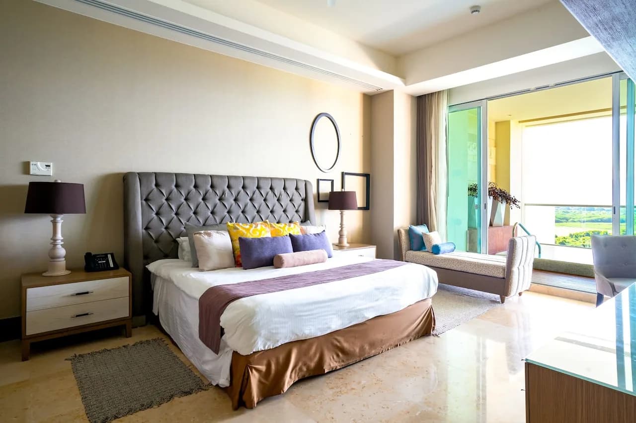 Beautiful modern suite with Jacuzzi photo 2
