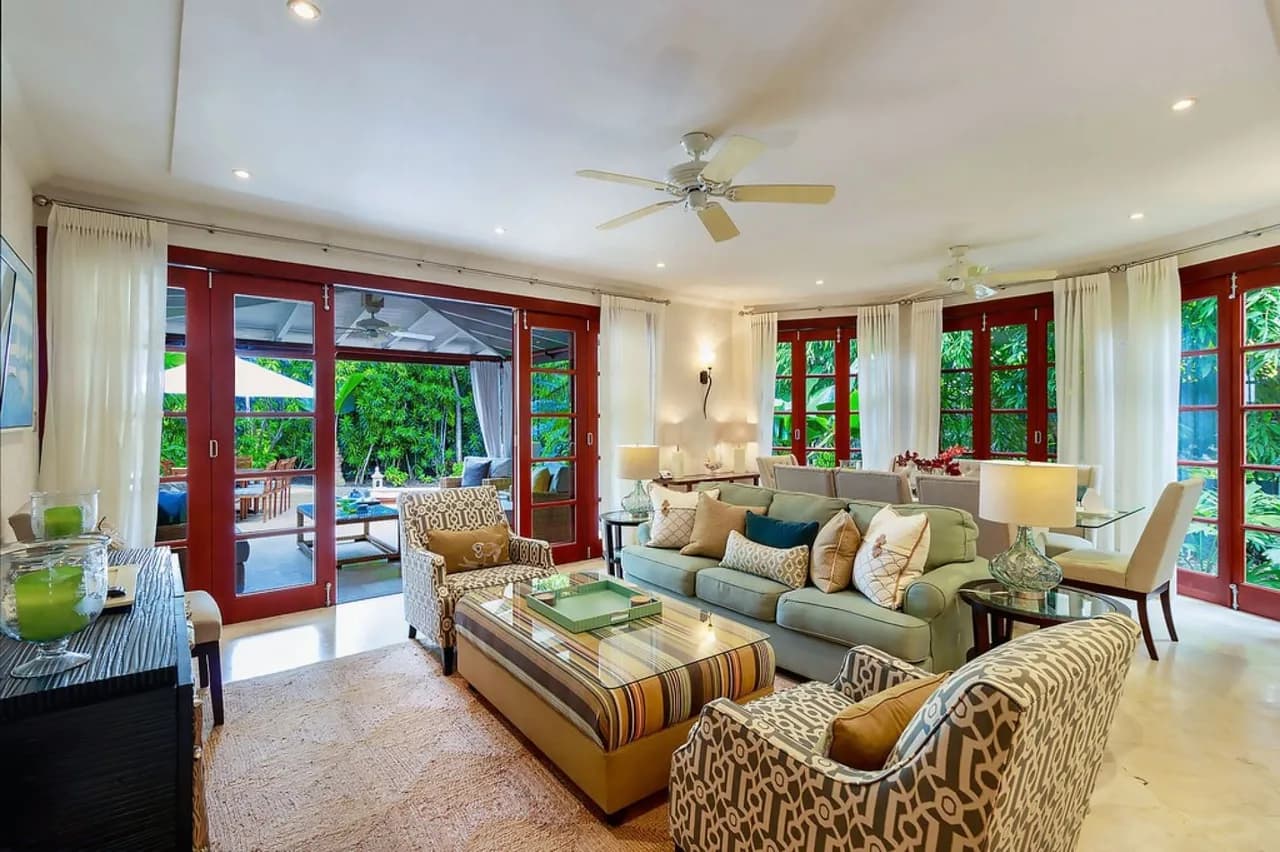 Exquisite Modern 3 Bedroom Villa Steps from Gibbs photo 2