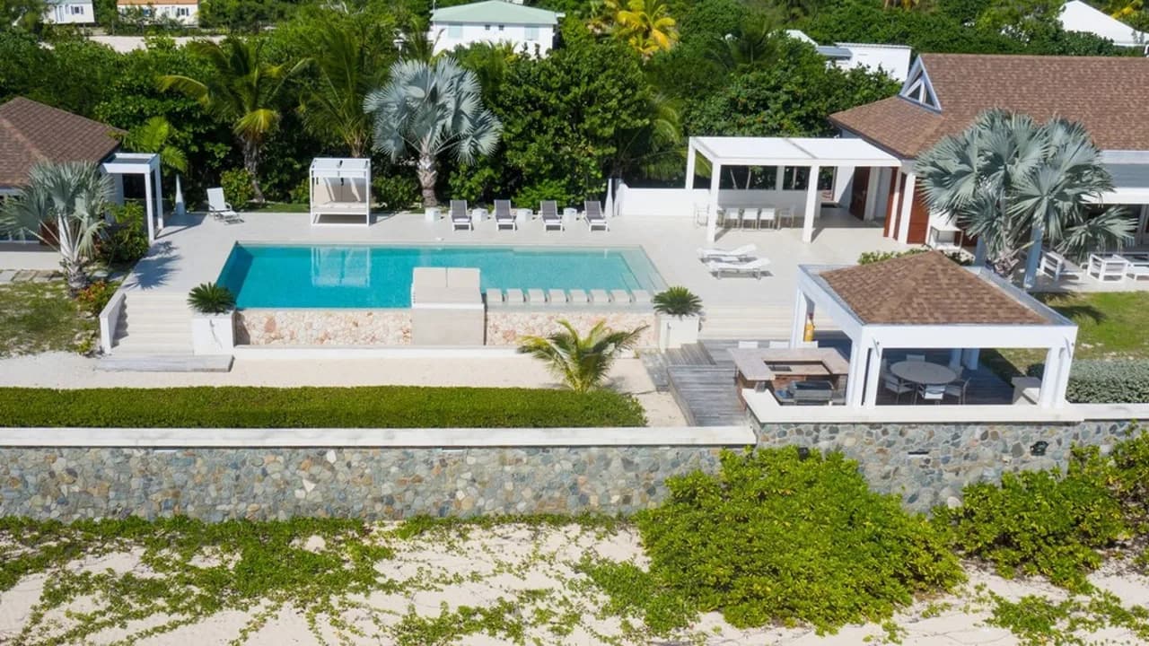 Deluxe 4BR beachfront villa with sunset views photo 5