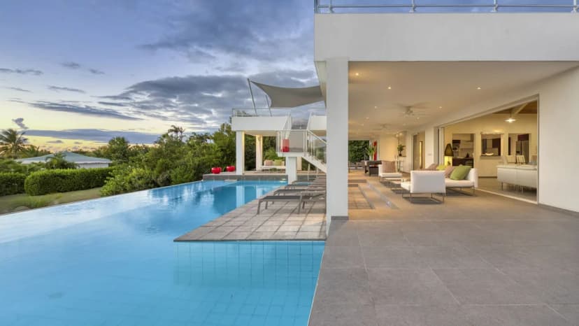 FANTASTIC 3BR VILLA ACROSS PLUM BAY BEACH