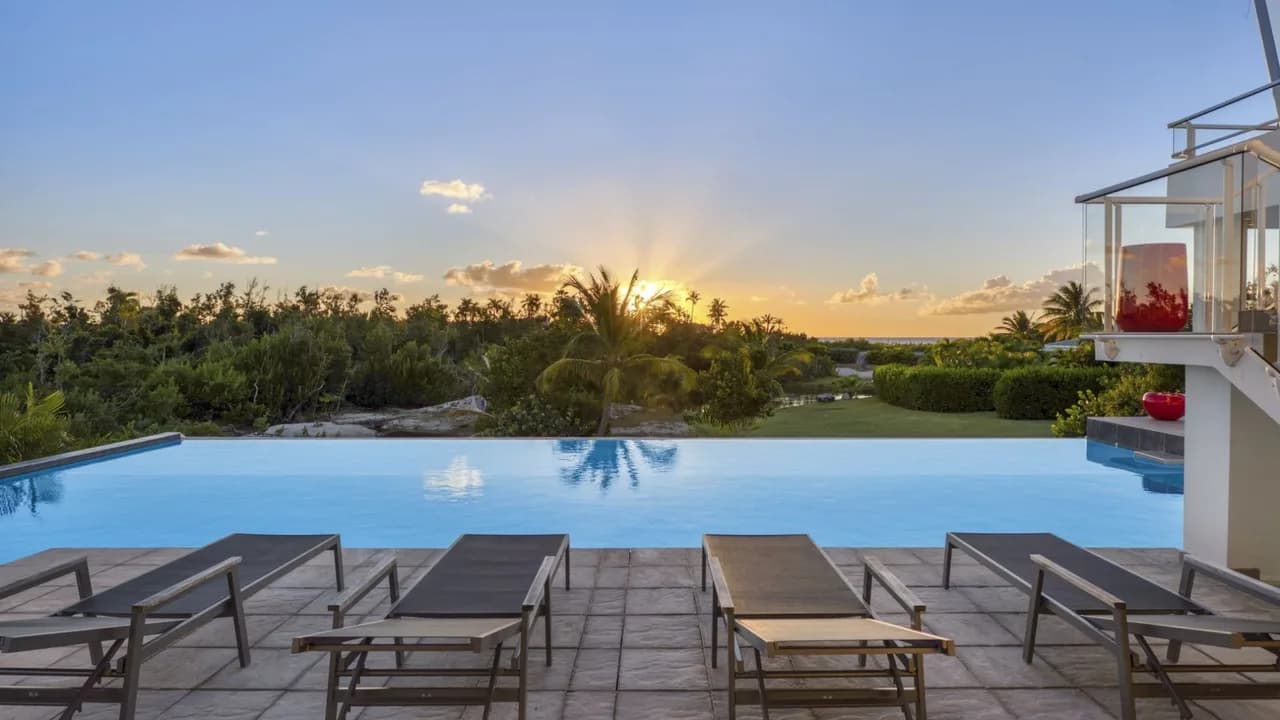FANTASTIC 3BR VILLA ACROSS PLUM BAY BEACH photo 2