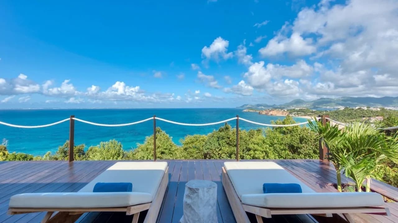 Spectacular 5BR luxury villa with infinity pool photo 2