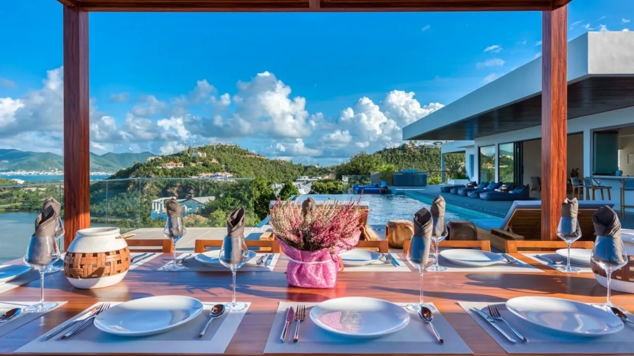 Spectacular 5BR luxury villa with infinity pool photo 3