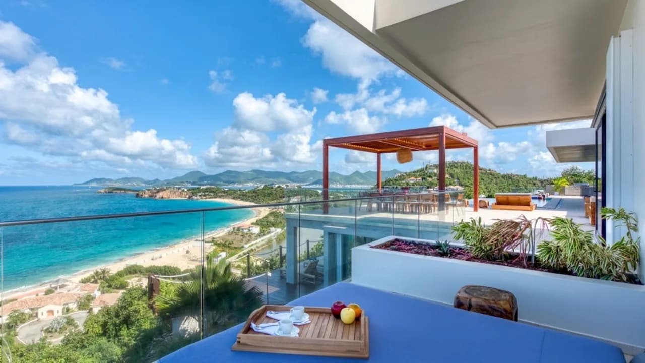 Spectacular 5BR luxury villa with infinity pool photo 5