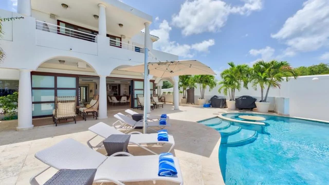 GORGEOUS 3BR VILLA IN CUPECOY BEACH