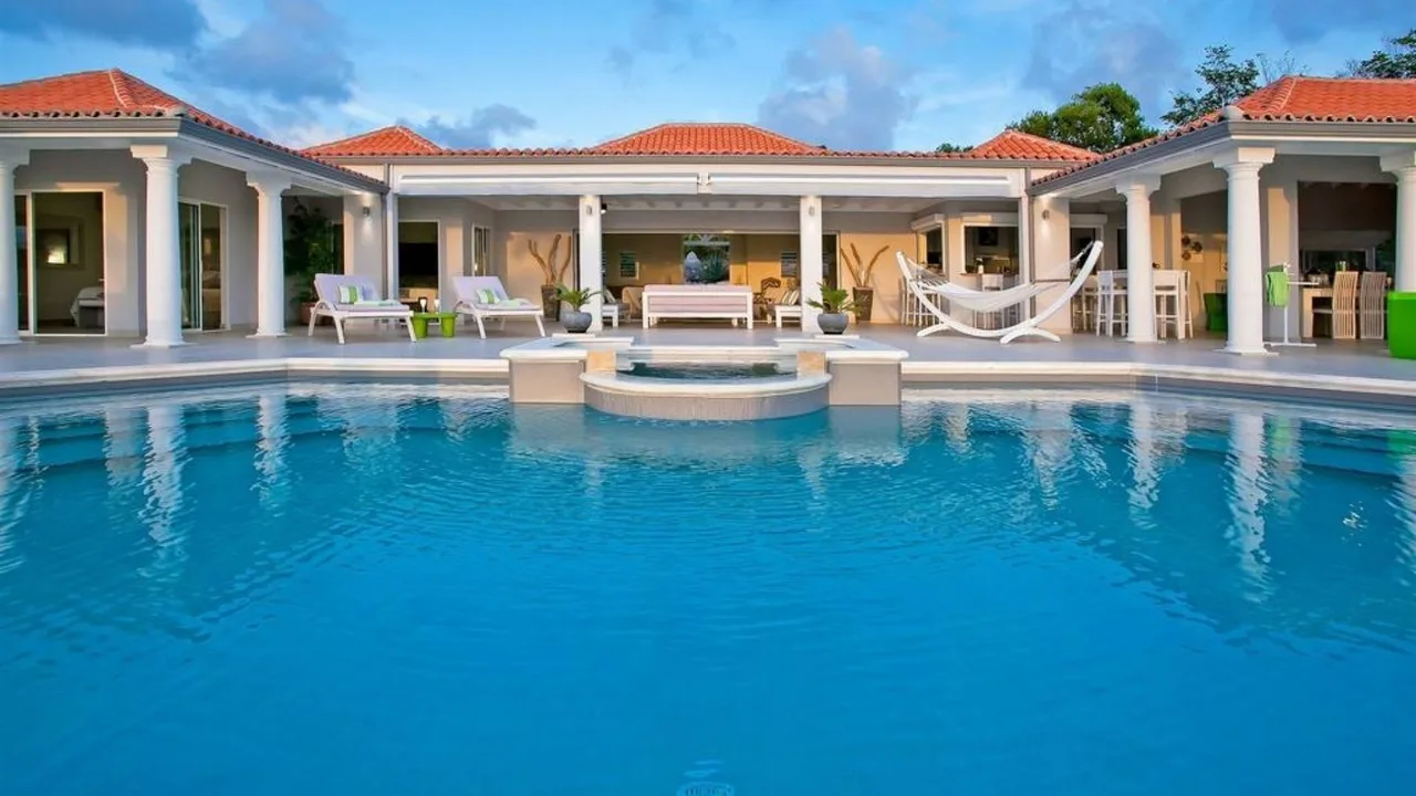 STUNNING 5BR MODERN VILLA OVERLOOKING PLUM BAY photo 3