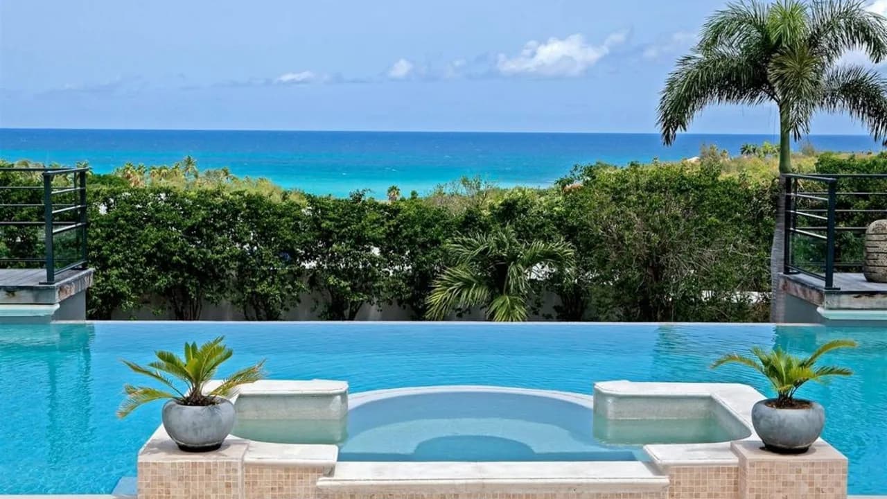 STUNNING 5BR MODERN VILLA OVERLOOKING PLUM BAY photo 4
