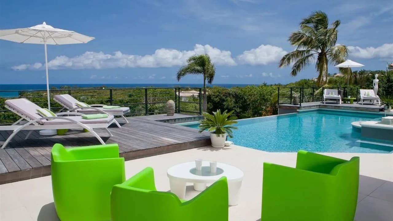 STUNNING 5BR MODERN VILLA OVERLOOKING PLUM BAY photo 5