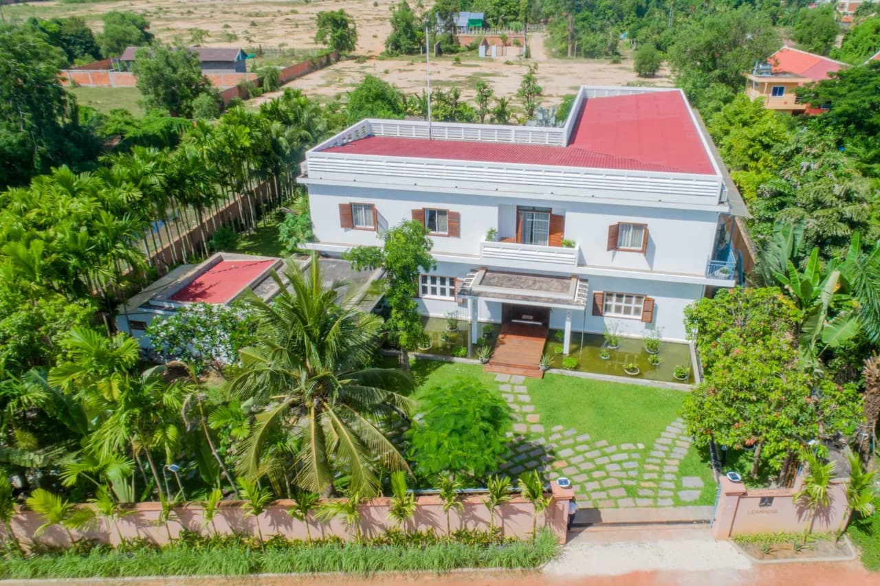 Colonial Style Grand Villa In Lush Tropical Garden photo 3