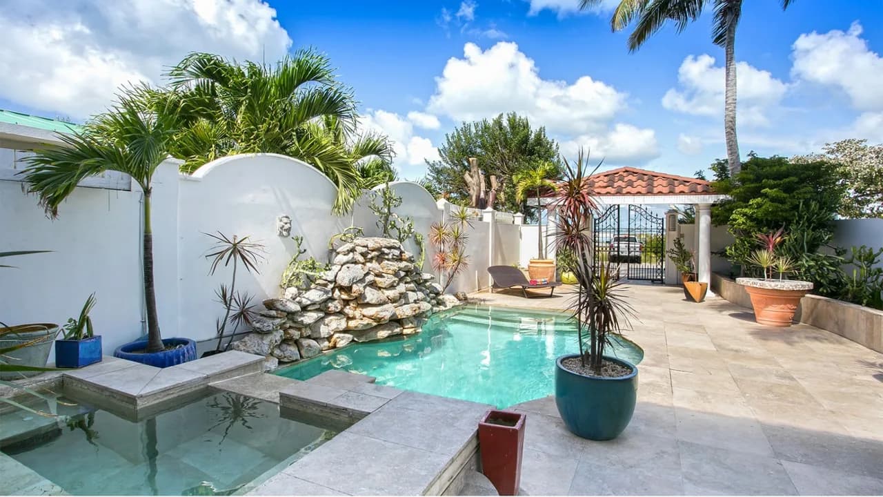 ITALIAN-STYLE BEACHFRONT VILLA IN SIMPSON BAY ROAD photo 2