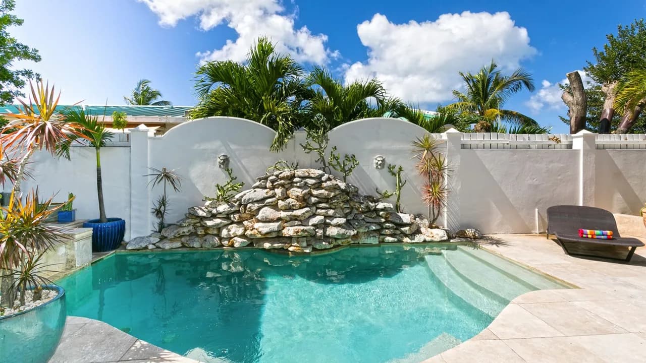 ITALIAN-STYLE BEACHFRONT VILLA IN SIMPSON BAY ROAD photo 4