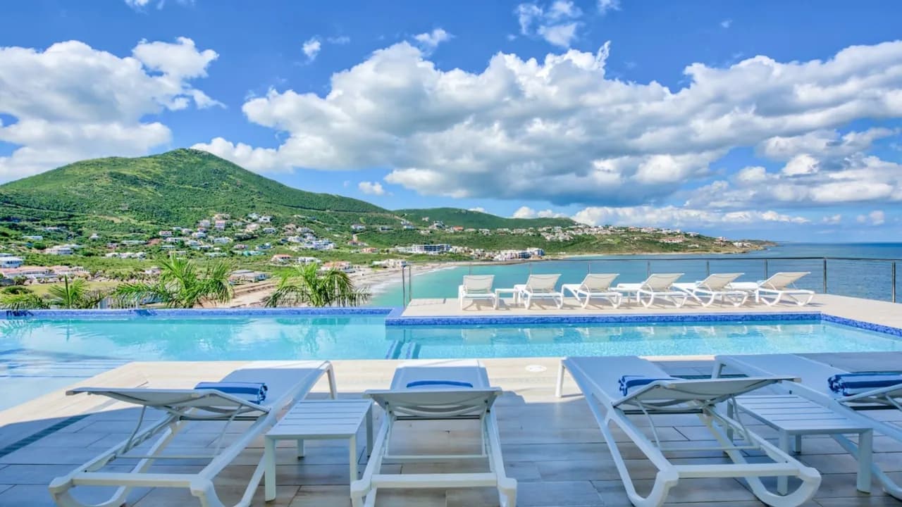 CONTEMPORARY OCEANFRONT VILLA WITH PRIVATE POOL photo 3