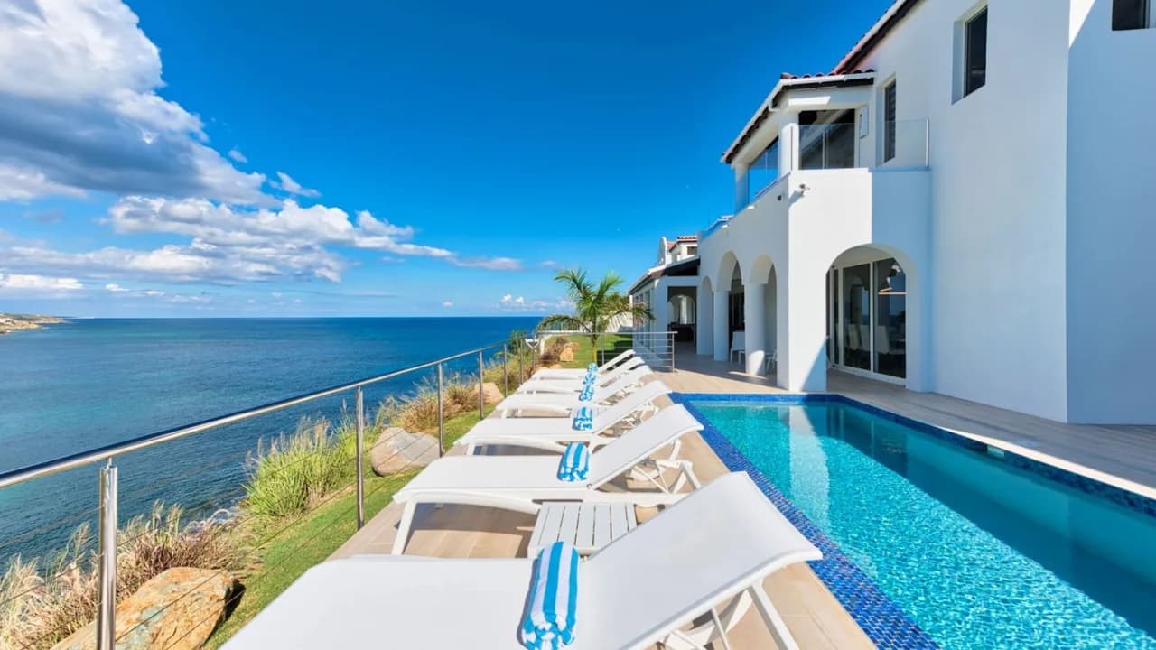 CONTEMPORARY OCEANFRONT VILLA WITH PRIVATE POOL photo 4