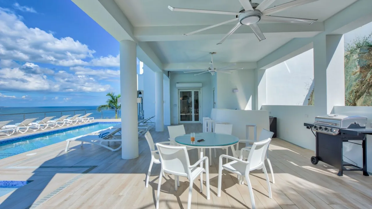 CONTEMPORARY OCEANFRONT VILLA WITH PRIVATE POOL photo 5