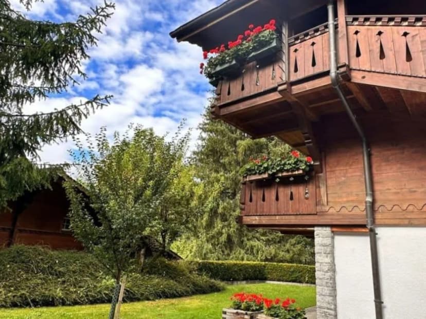 Serene Chalet With Shared Pool and Spa