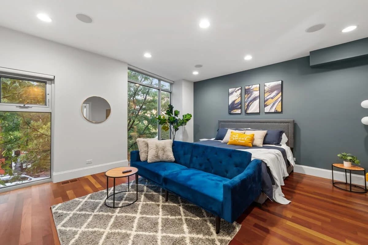 Rooftop Terrace Four Bedroom Home in Chicago photo 3