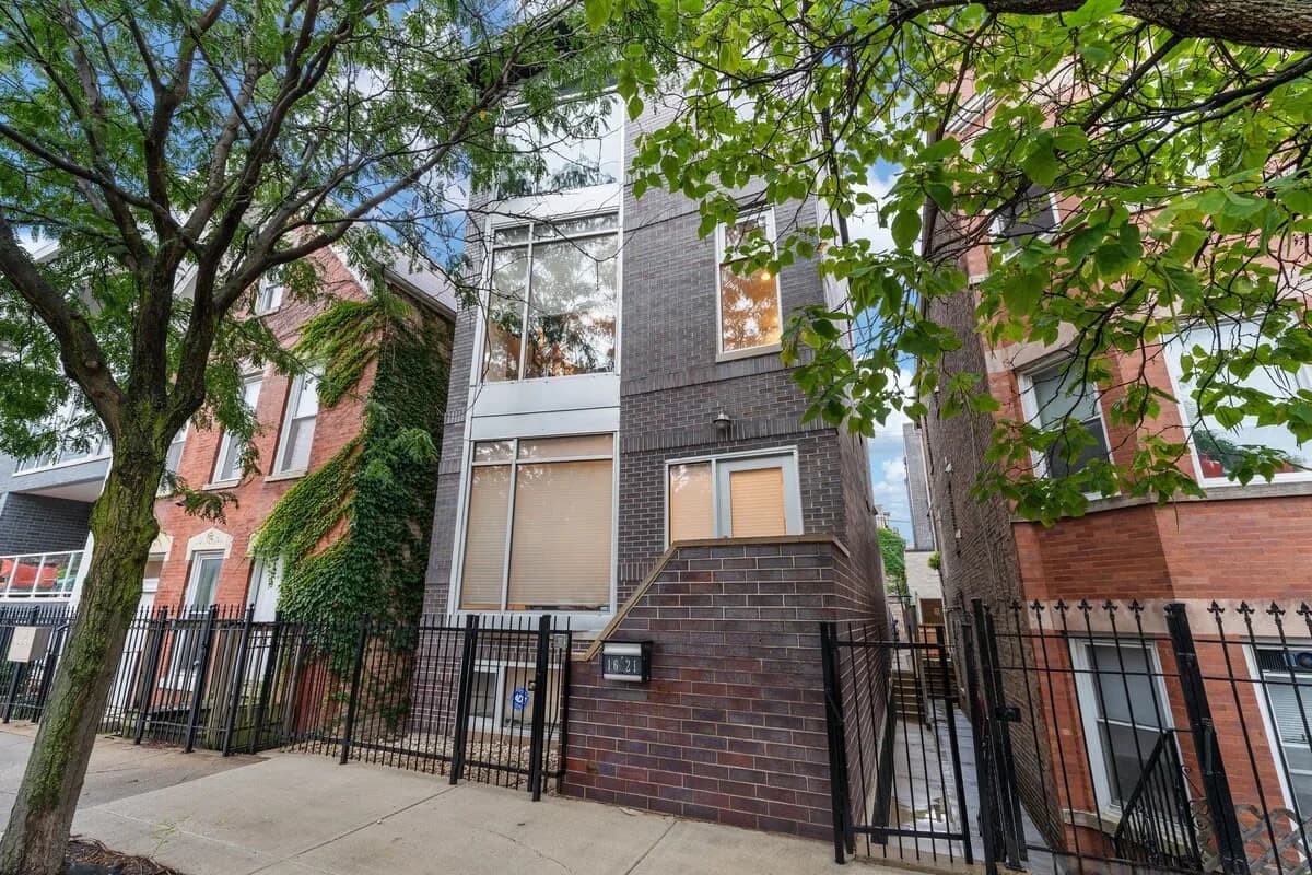Rooftop Terrace Four Bedroom Home in Chicago photo 5
