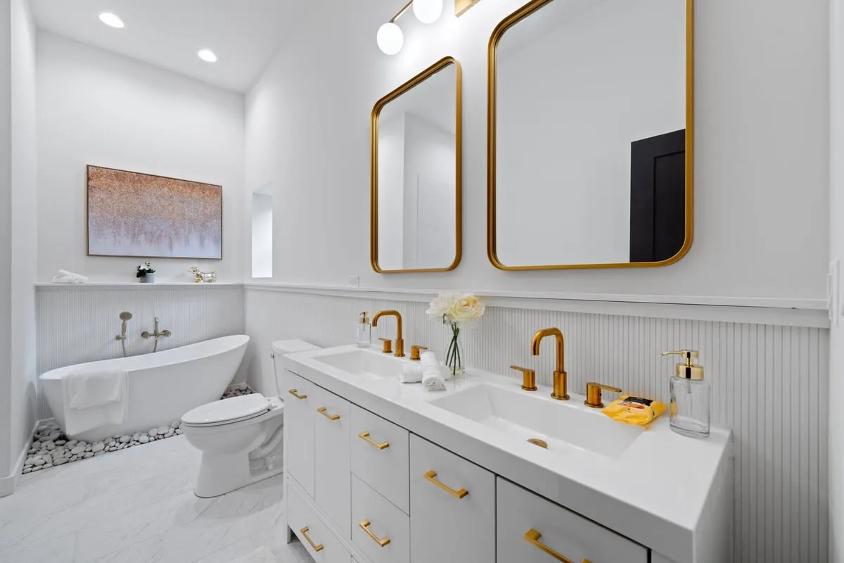 Chic Four Bedroom Home in Chicago