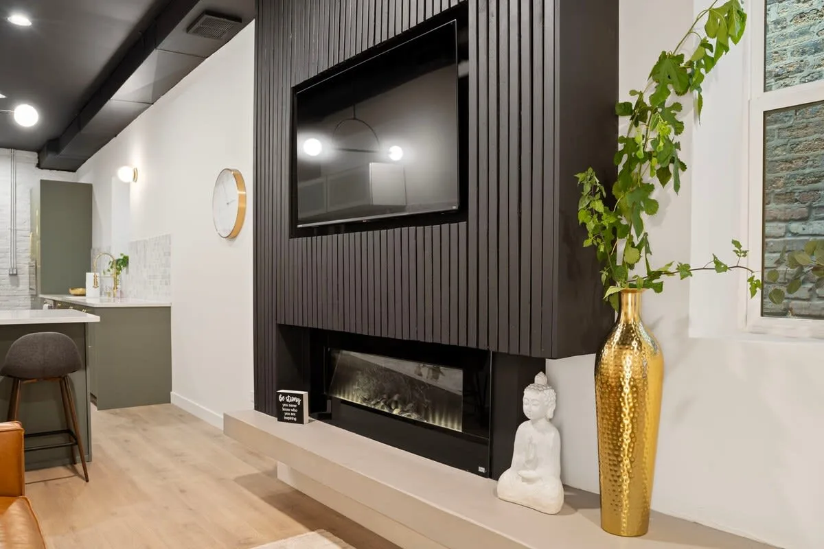 Chic Four Bedroom Home in Chicago photo 2