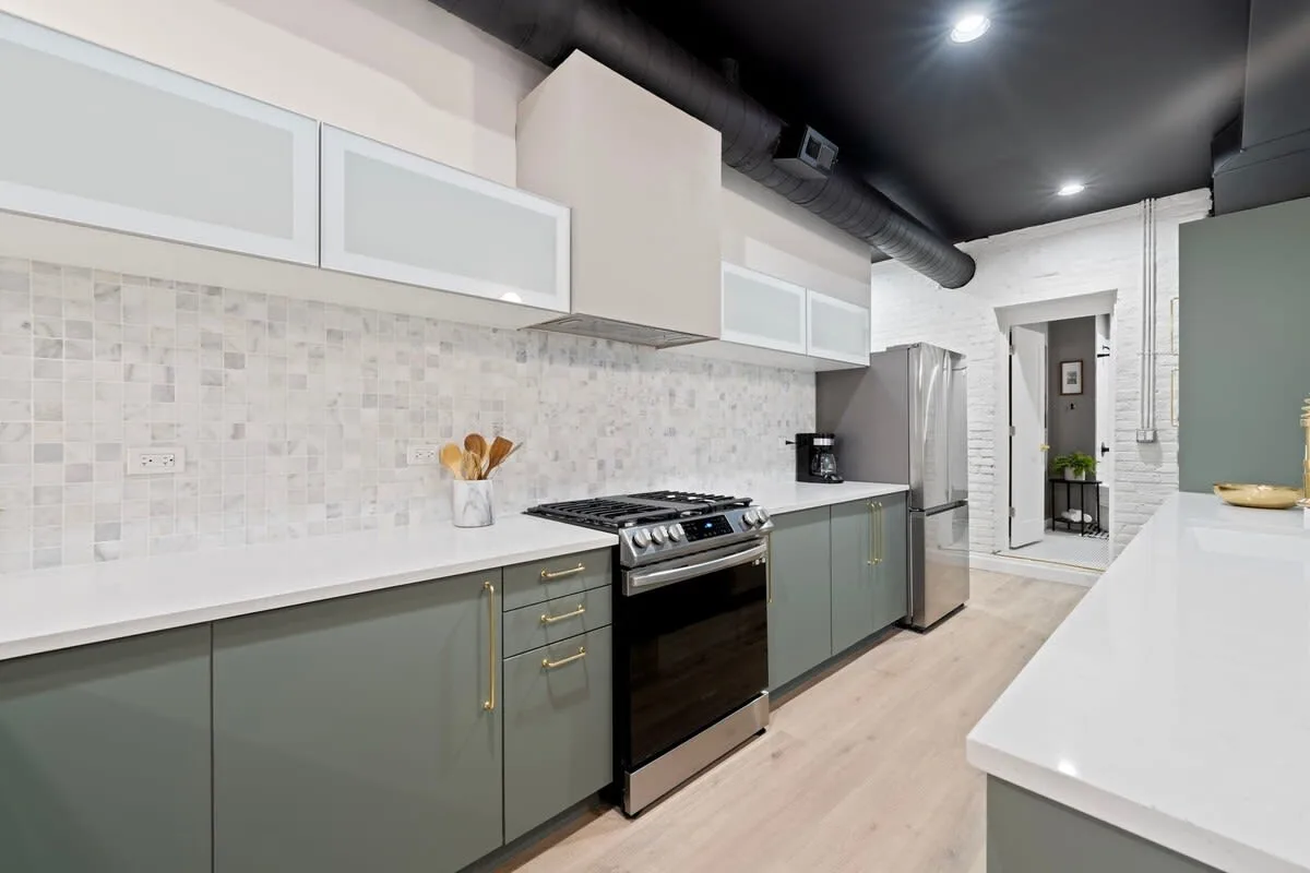 Chic Four Bedroom Home in Chicago photo 3