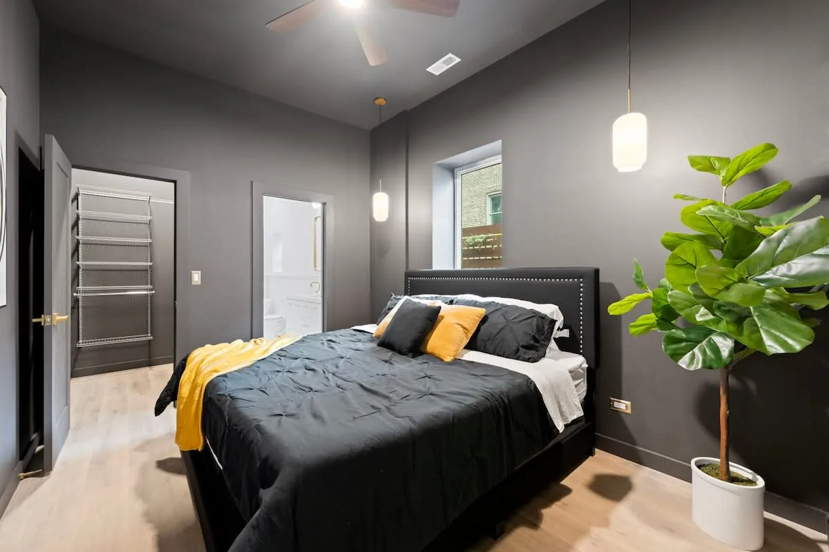 Chic Four Bedroom Home in Chicago photo 4