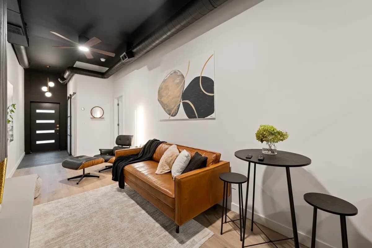 Chic Four Bedroom Home in Chicago photo 5