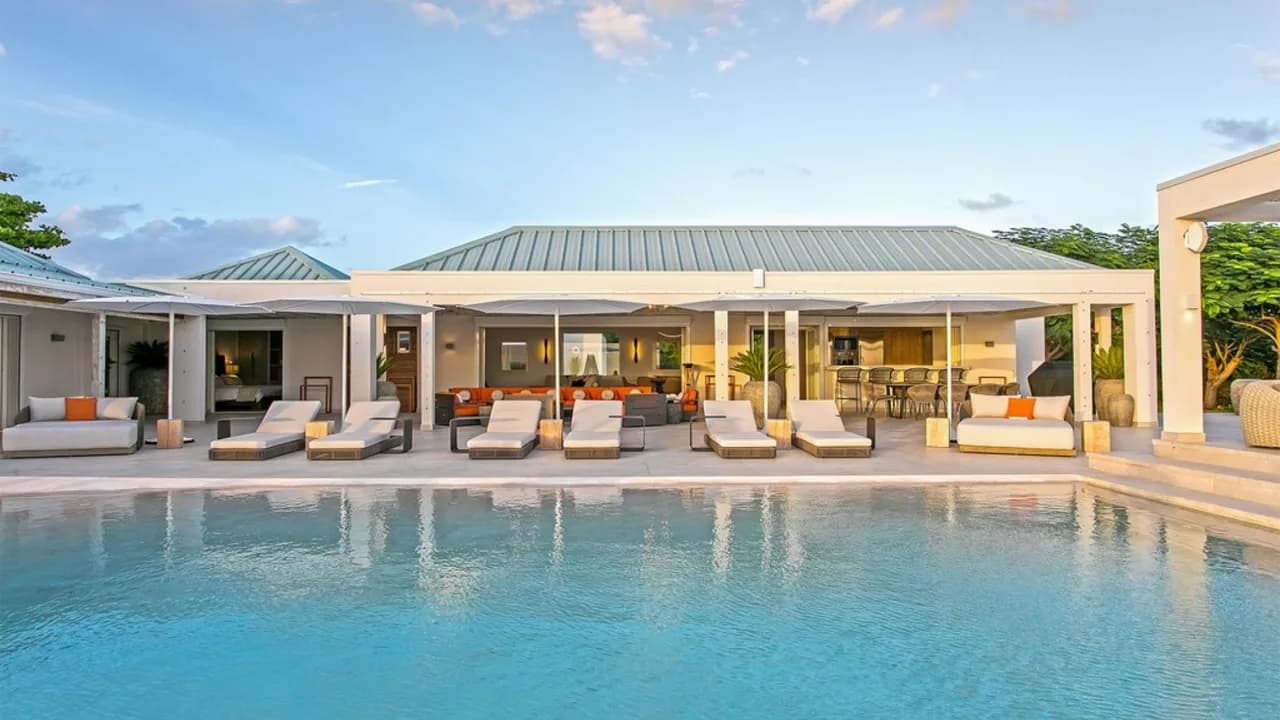 MAGNIFICENT 5BR VILLA IN TERRES BASSES