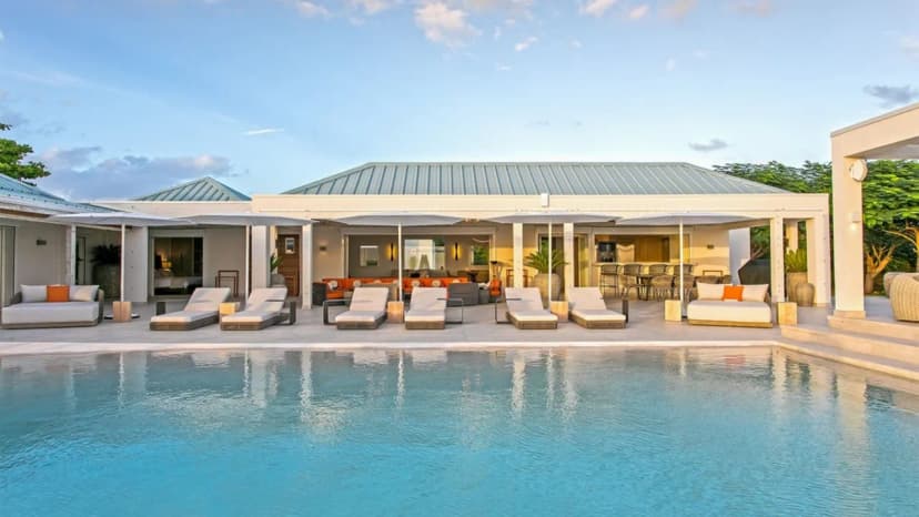 MAGNIFICENT 5BR VILLA IN TERRES BASSES