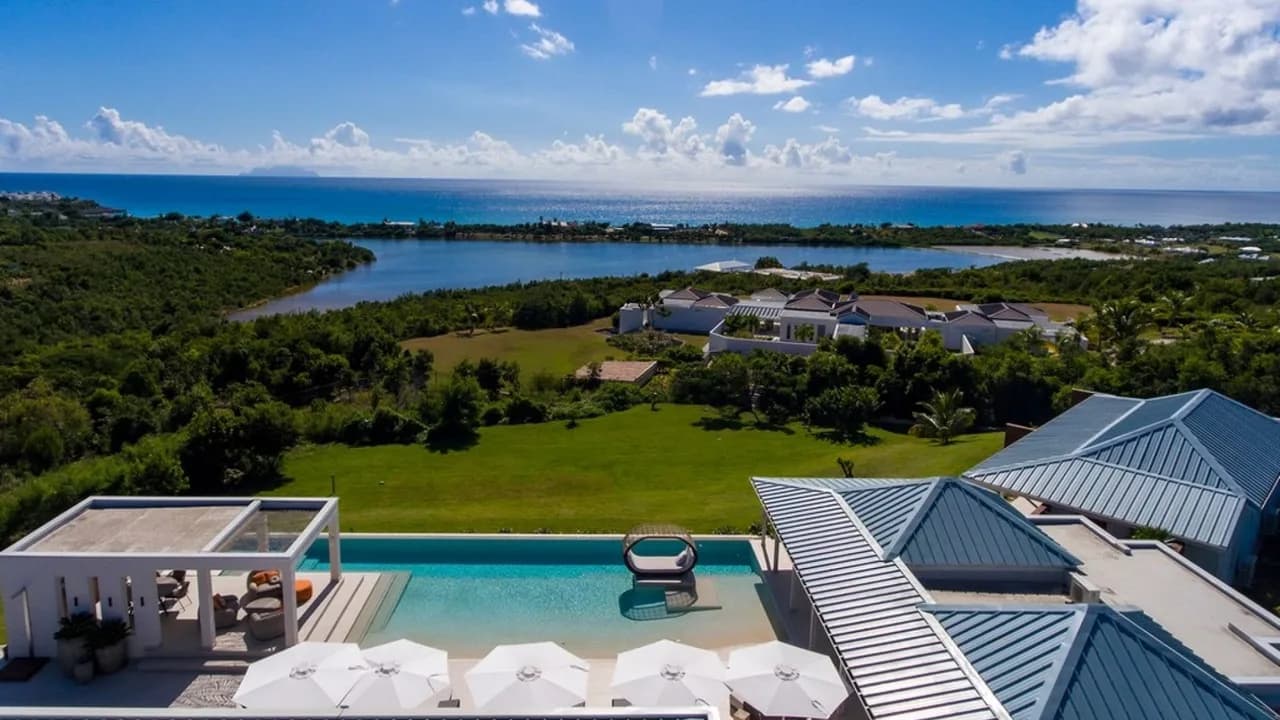MAGNIFICENT 5BR VILLA IN TERRES BASSES photo 3