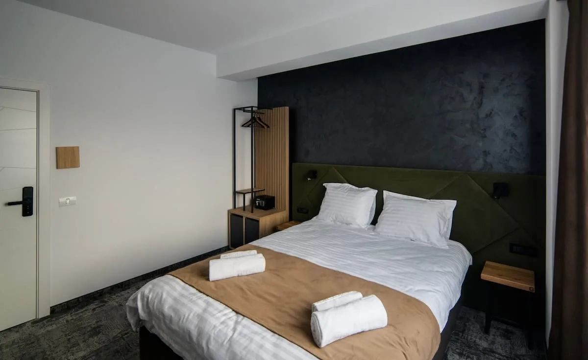 Chic Two Bedroom Retreat in Timisoara photo 2