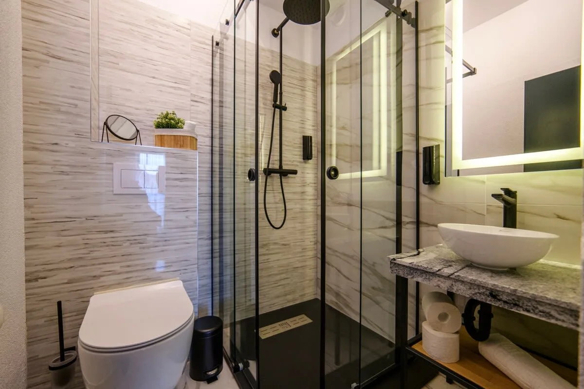 Chic Two Bedroom Retreat in Timisoara photo 5