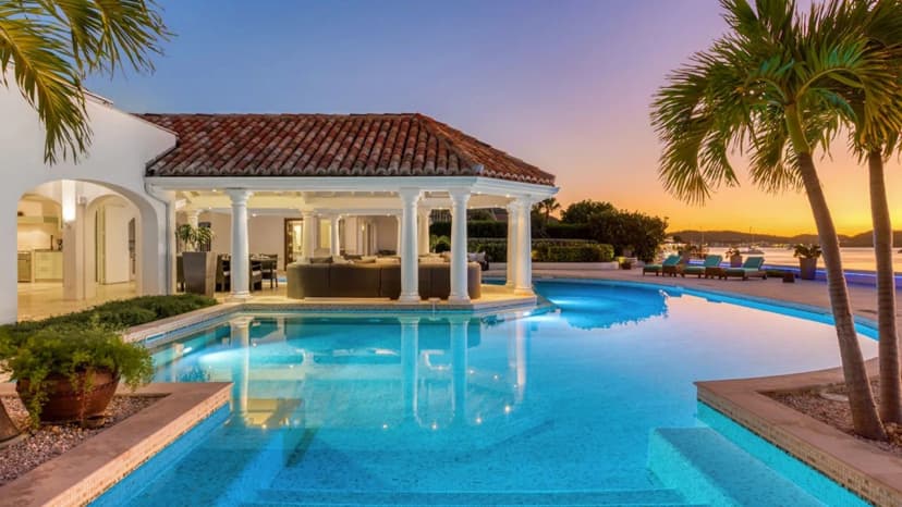 SECLUDED BEACHFRONT VILLA WITH AMAZING VIEWS