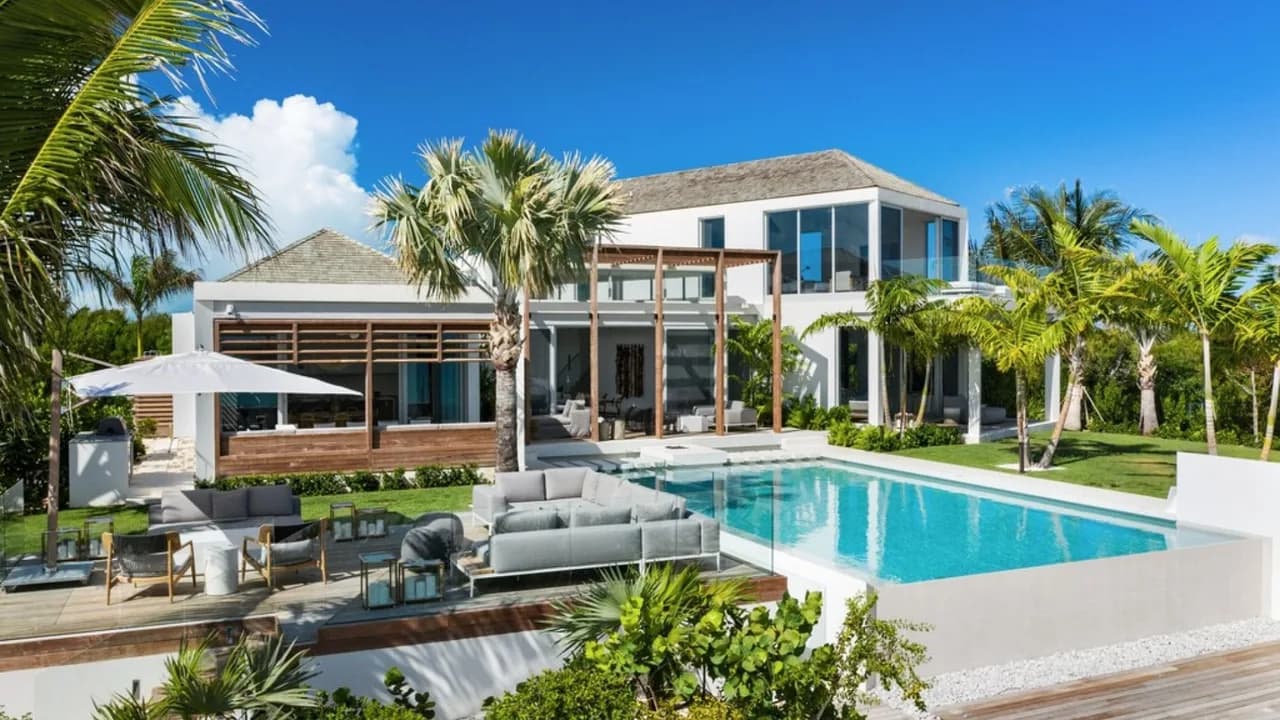 Splendid 6BR Beachfront Villa in Blue Cay