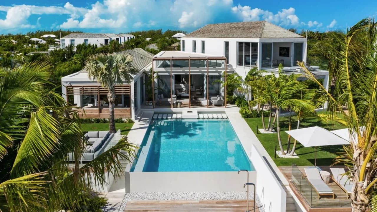 Splendid 6BR Beachfront Villa in Blue Cay photo 2