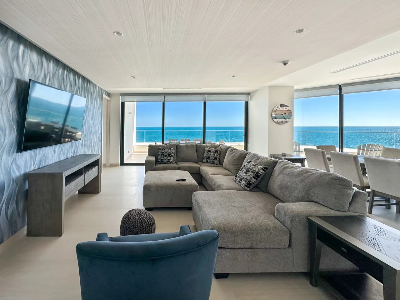 Luxury Six Bedroom Retreat with Private Beach in Rancho El Destierro photo 4