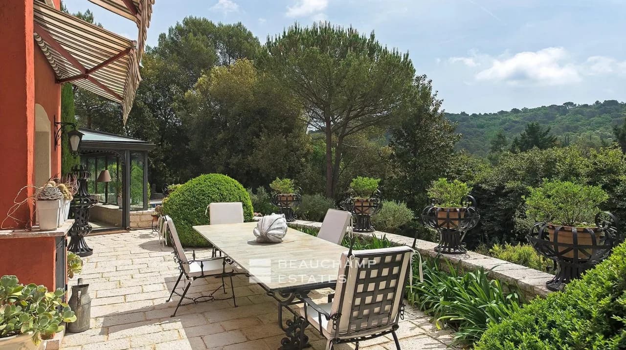 Stunning Luxurious Villa with outdoor pool
