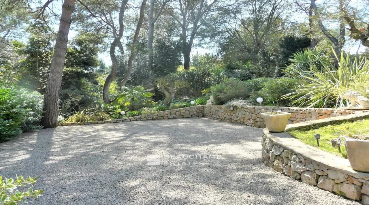 Stunning Luxurious Villa with outdoor pool photo 3