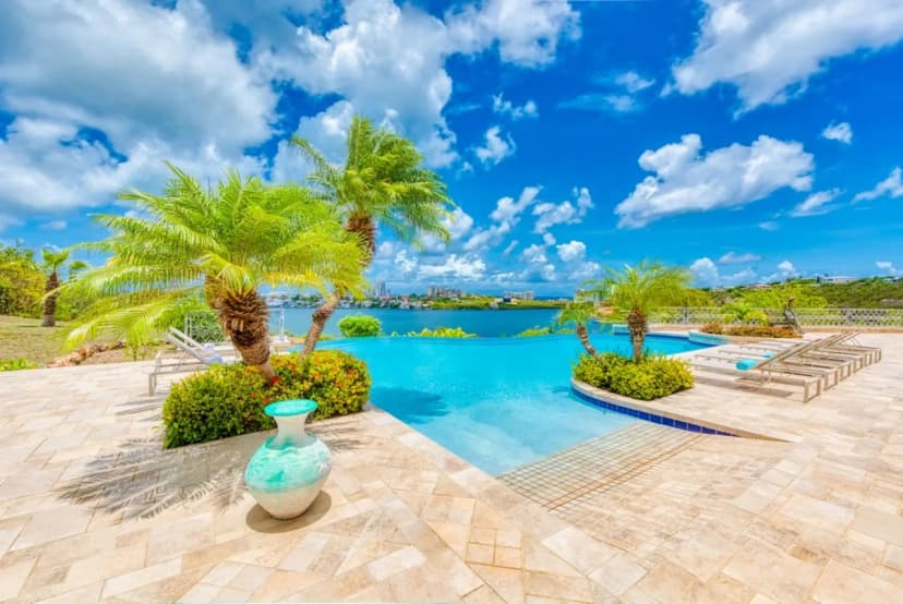 Stunning Villa with luxurious finishes