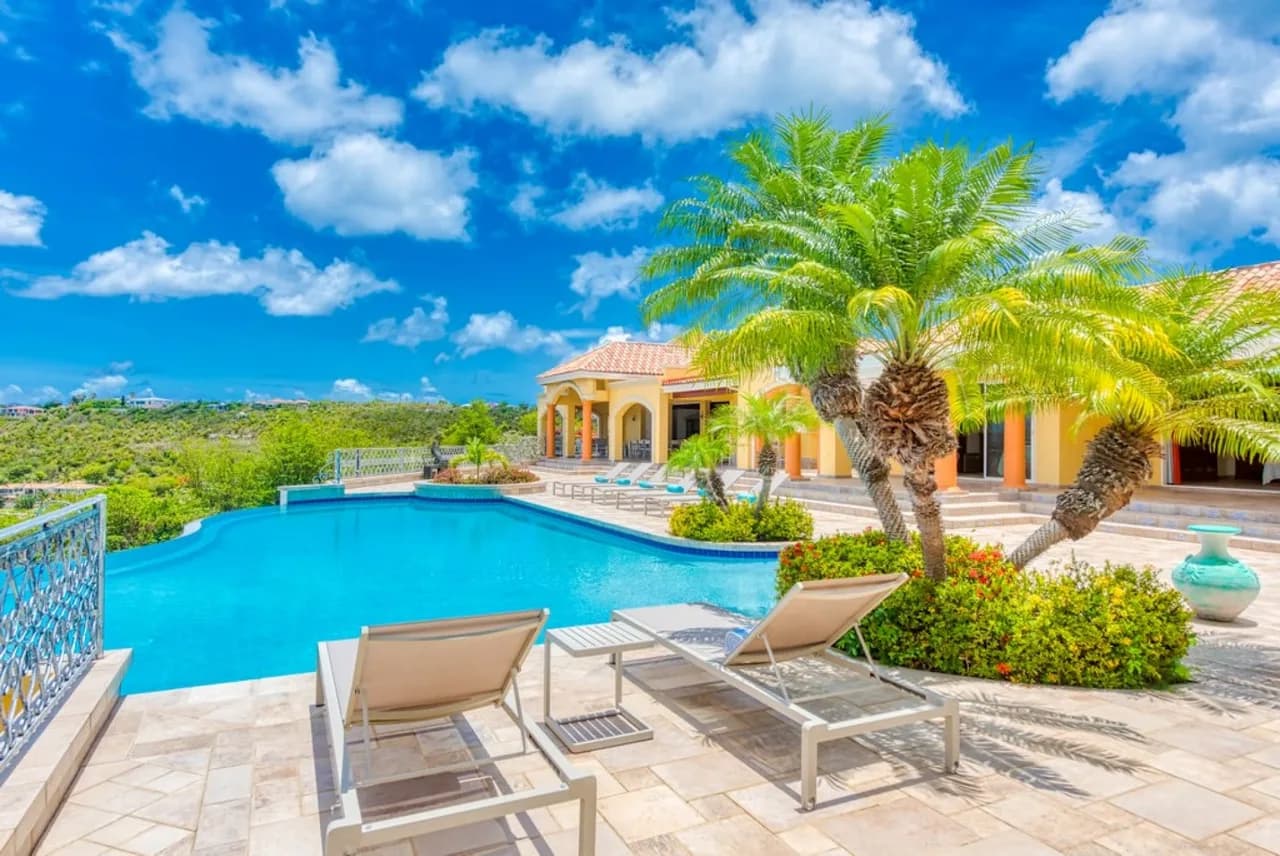 Stunning Villa with luxurious finishes photo 2