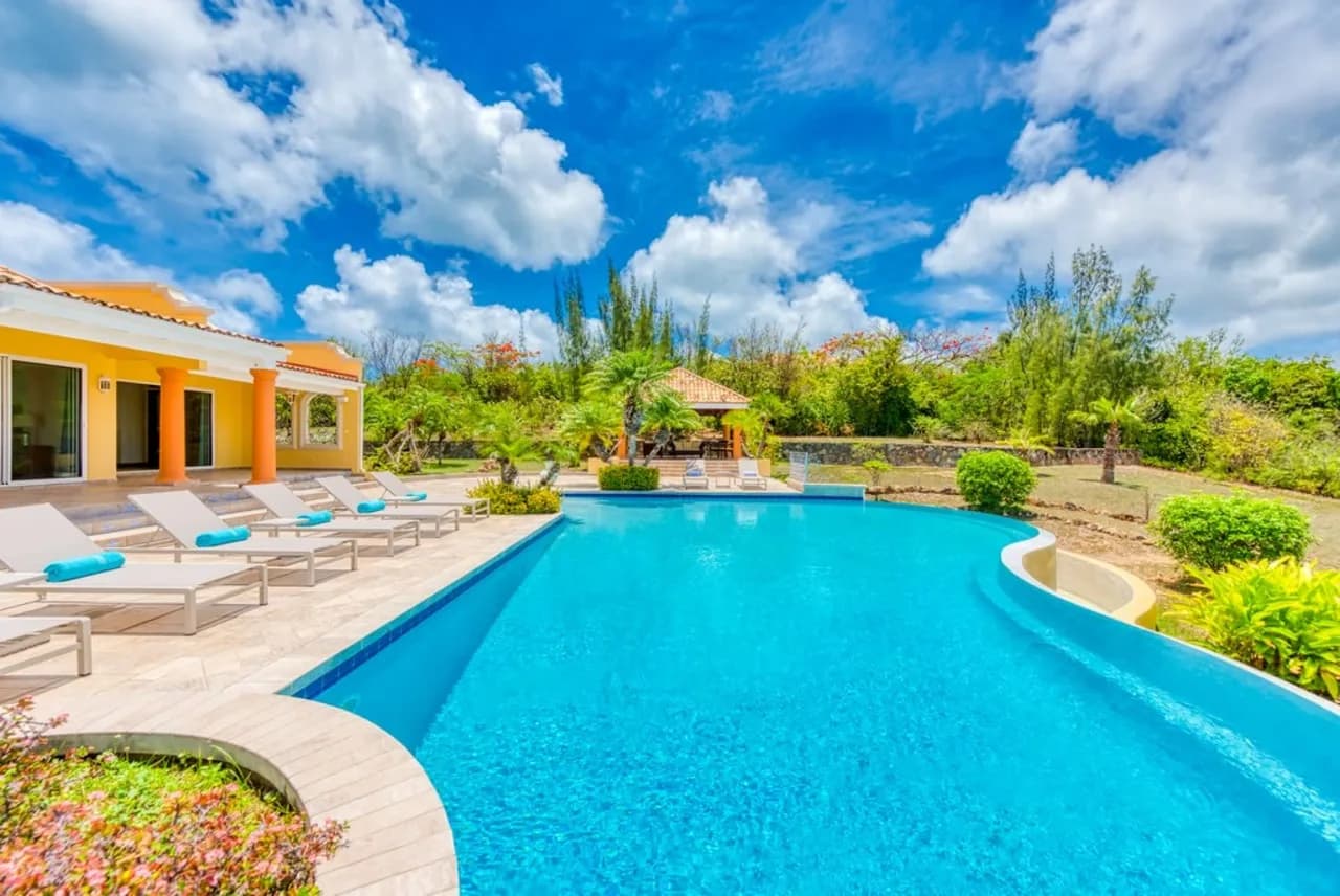 Stunning Villa with luxurious finishes photo 3