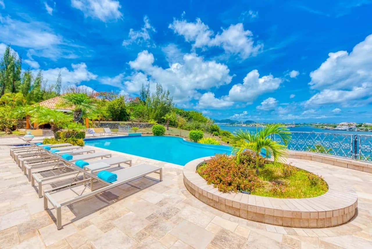 Stunning Villa with luxurious finishes photo 4