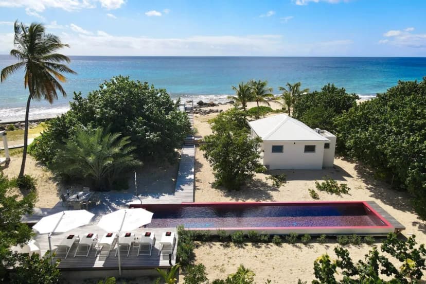 Contemporary villa located right on the beach