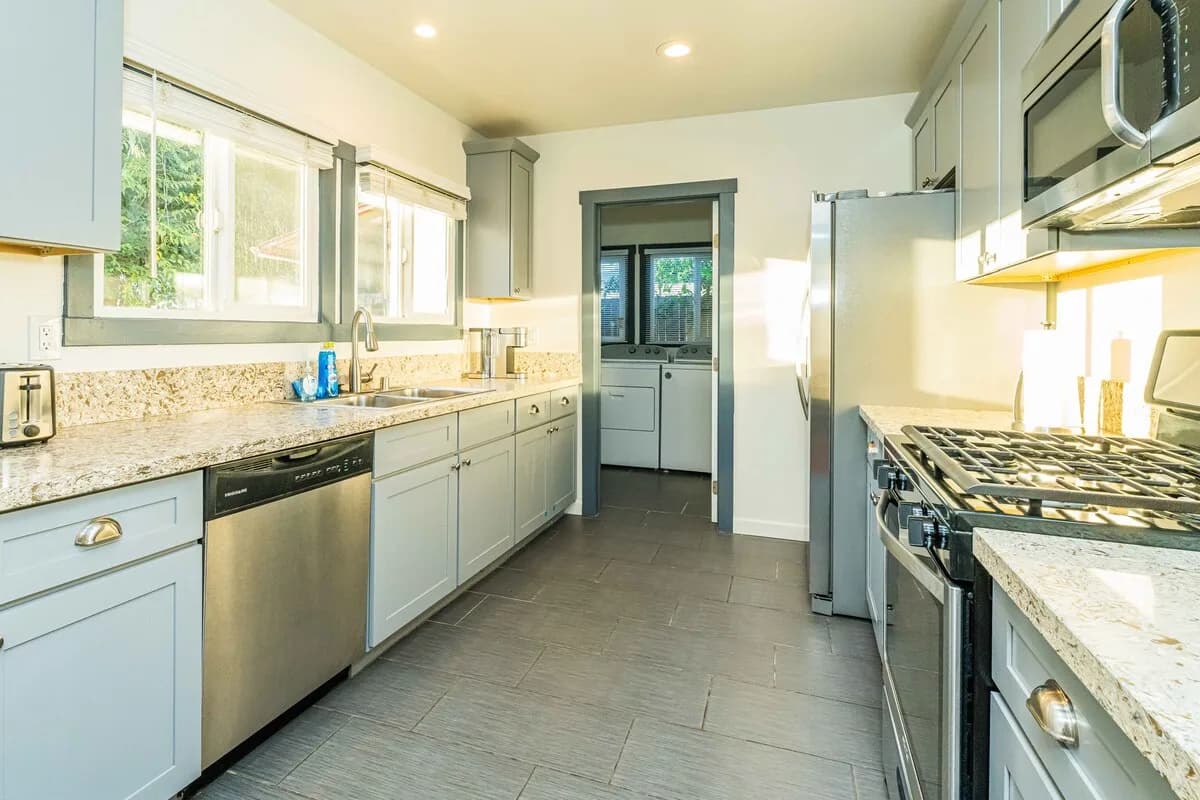 Charming Three Bedroom Retreat in Glendora California photo 4