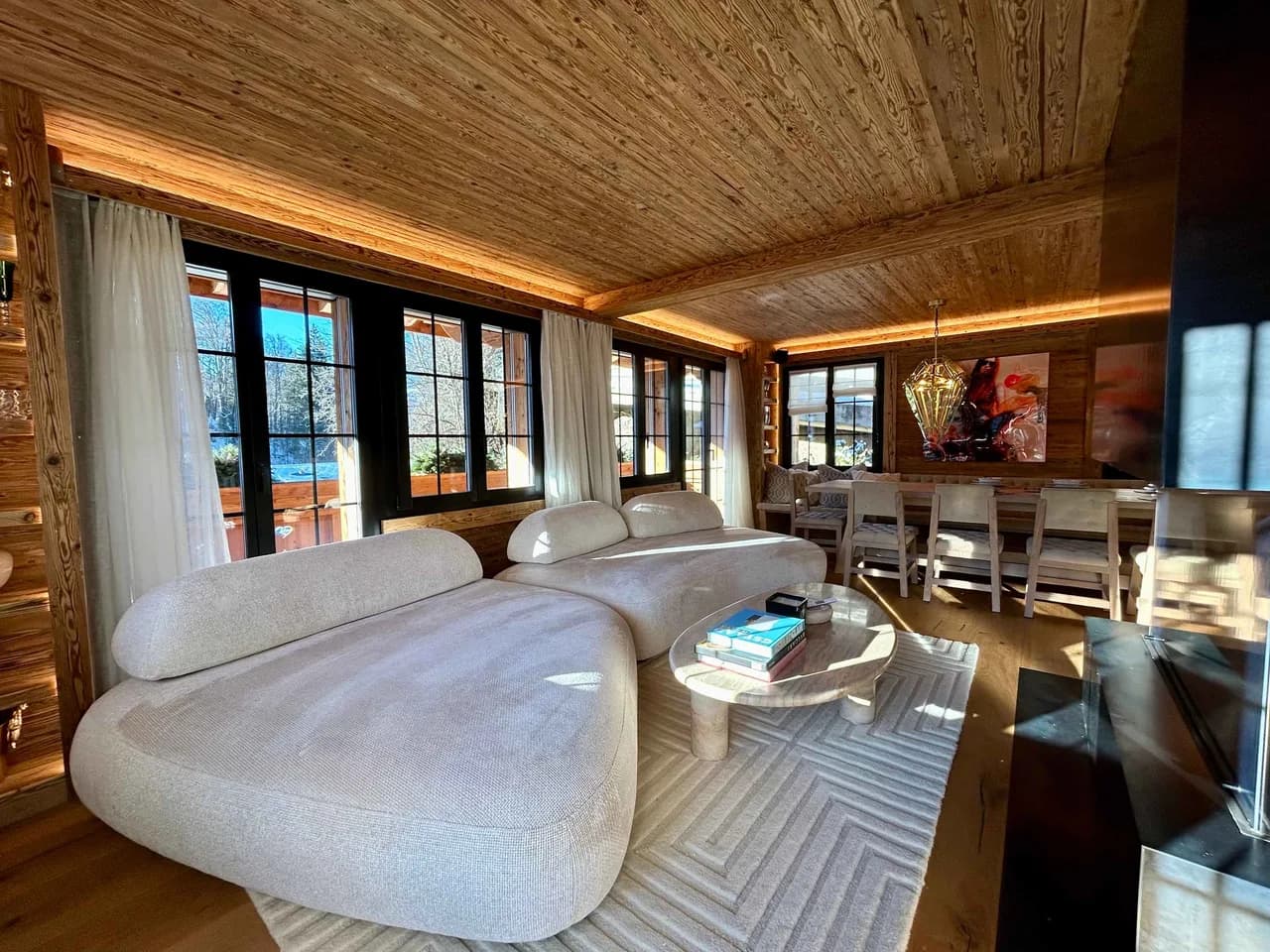 Alpine 3-Bedroom Chalet in Gstaad photo 2