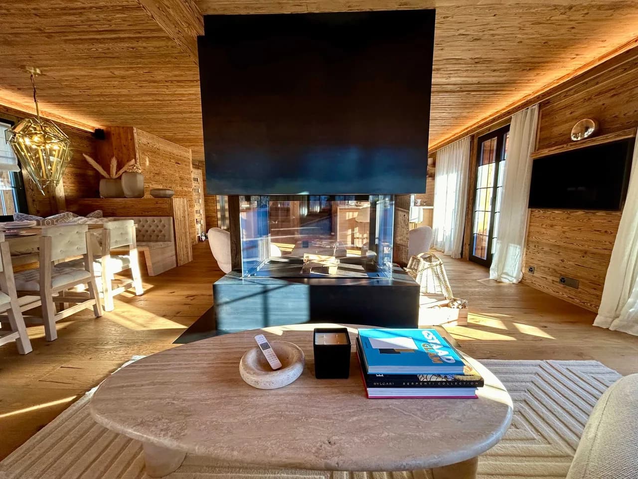 Alpine 3-Bedroom Chalet in Gstaad photo 3